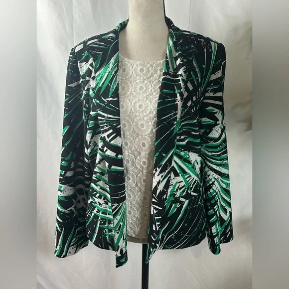 Chico's Green and Black Patterned Blazer - Picture 2 of 9